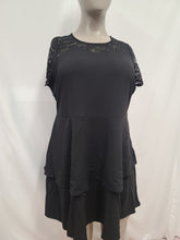 Charger l'image dans la galerie, 21-3011, Robe avec dentelle