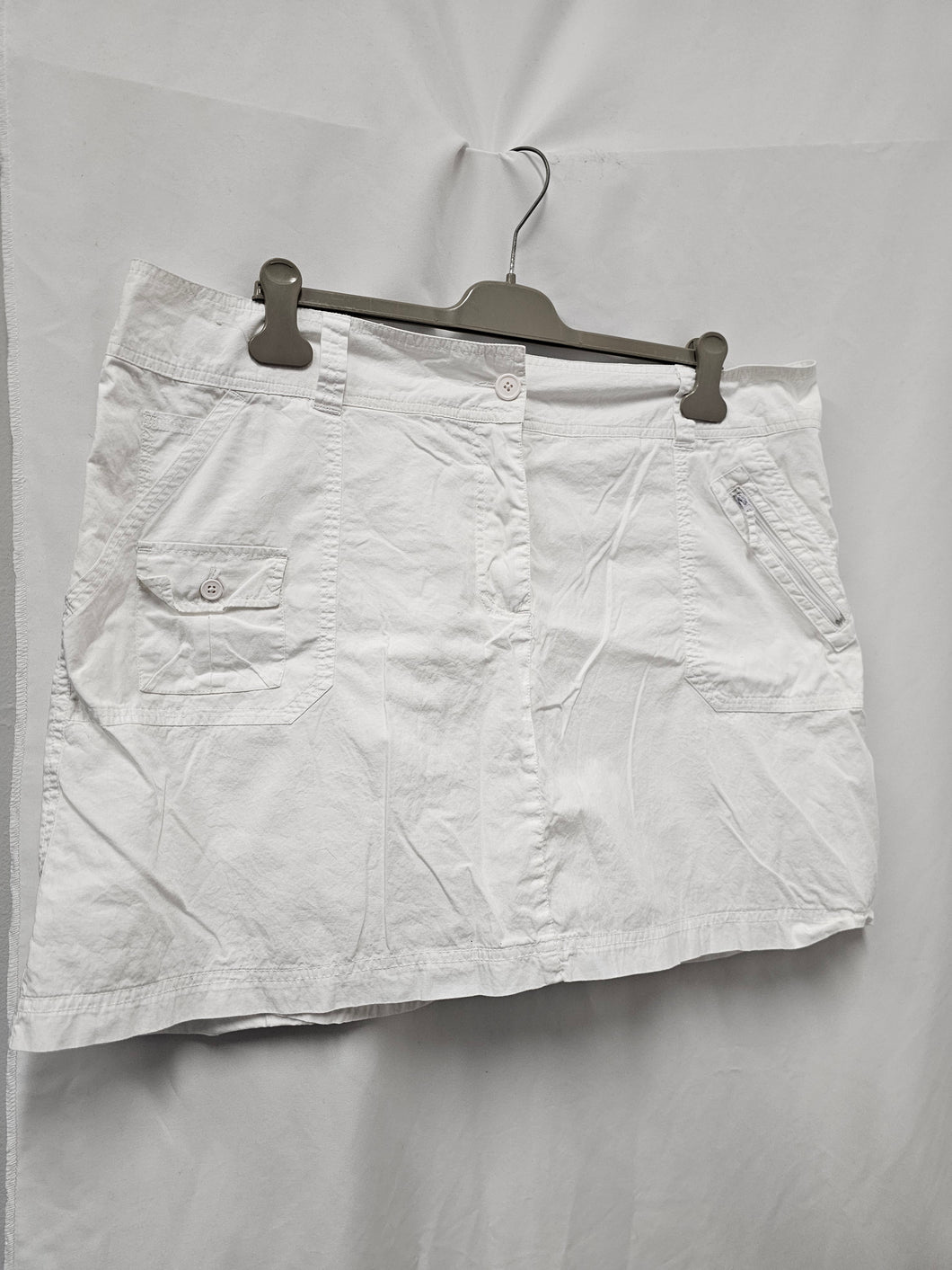 24-1705, 20 ans, Jupe Short