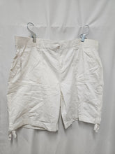 Charger l'image dans la galerie, 25-1554, 24 ans W , short, Neuf
