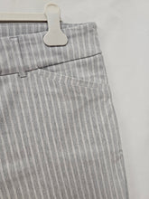 Charger l&#39;image dans la galerie, 25-1616, Hilary Radley, 16 ans, Gris ligné blanc
