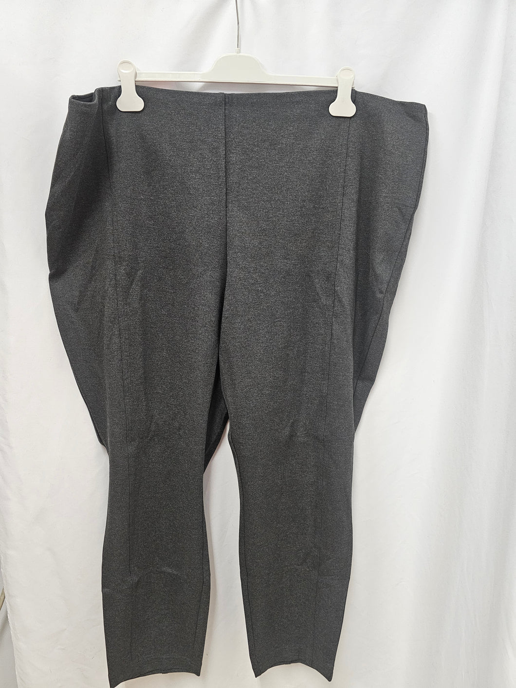 25-1628, 26 ans, Dalia, Belle qualité Gris