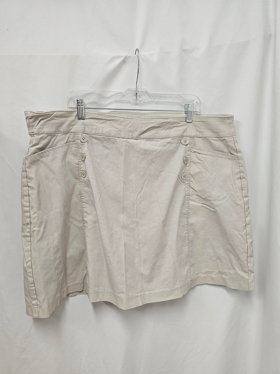 25-1662, 22 ans , Jupe short