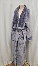 Charger l'image dans la galerie, 25-1841, Large, Robe de chambre
