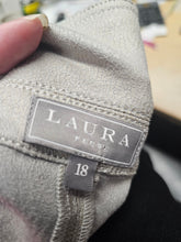 Charger l'image dans la galerie, 26-1233, 18 ans, Laura
