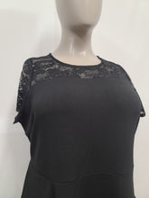 Charger l'image dans la galerie, 21-3011, Robe avec dentelle

