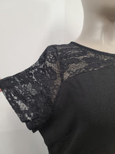 Charger l'image dans la galerie, 21-3011, Robe avec dentelle
