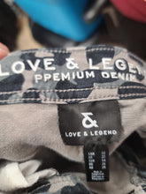 Charger l'image dans la galerie, 21-3078, 22 ans, Love and Legend
