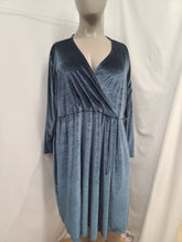 Charger l&#39;image dans la galerie, 22-4386, 3x, Robe Style Velour
